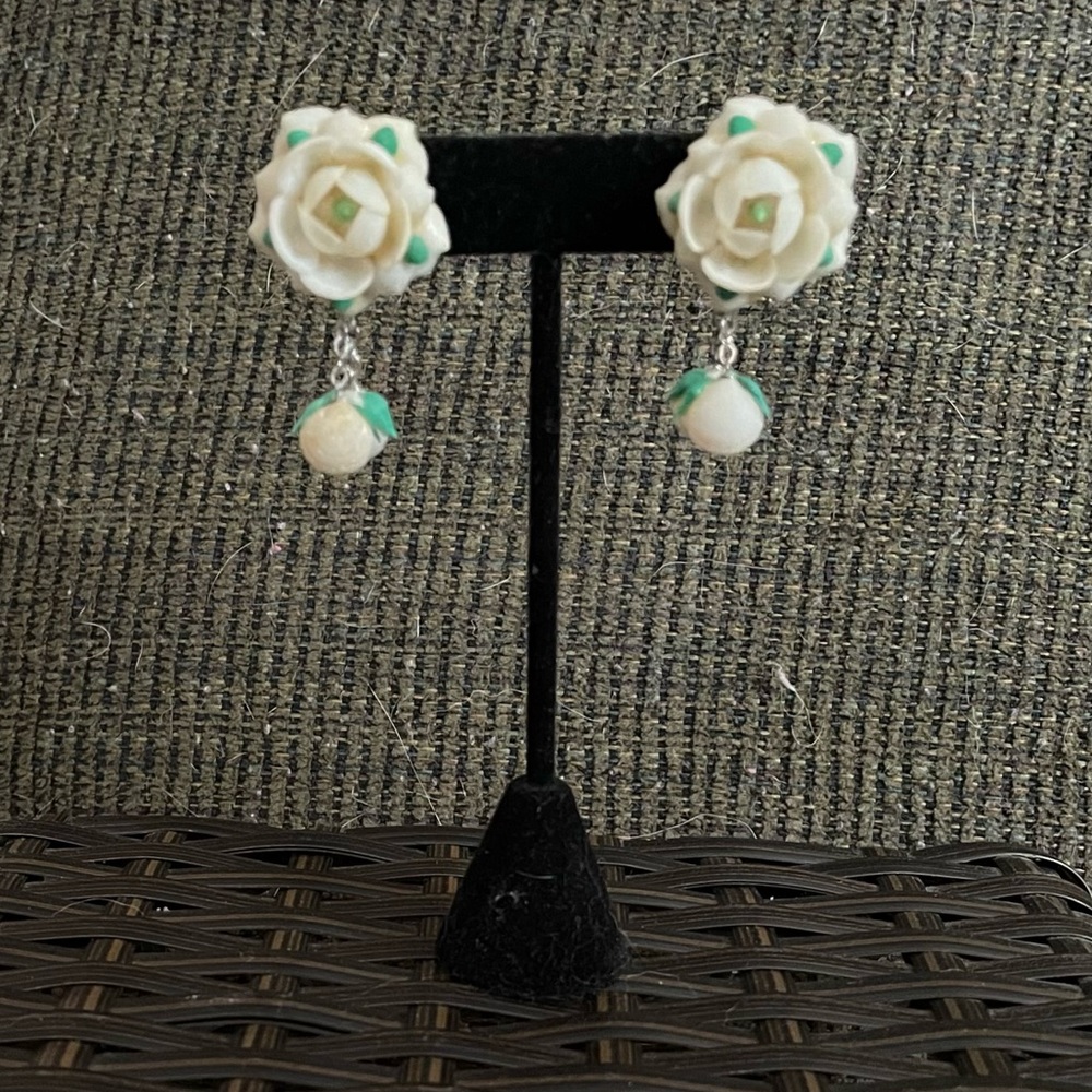 Vintage Screwback Earrings (Floral Seashells)